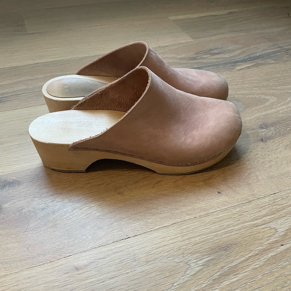 BRYR size 7 clog
